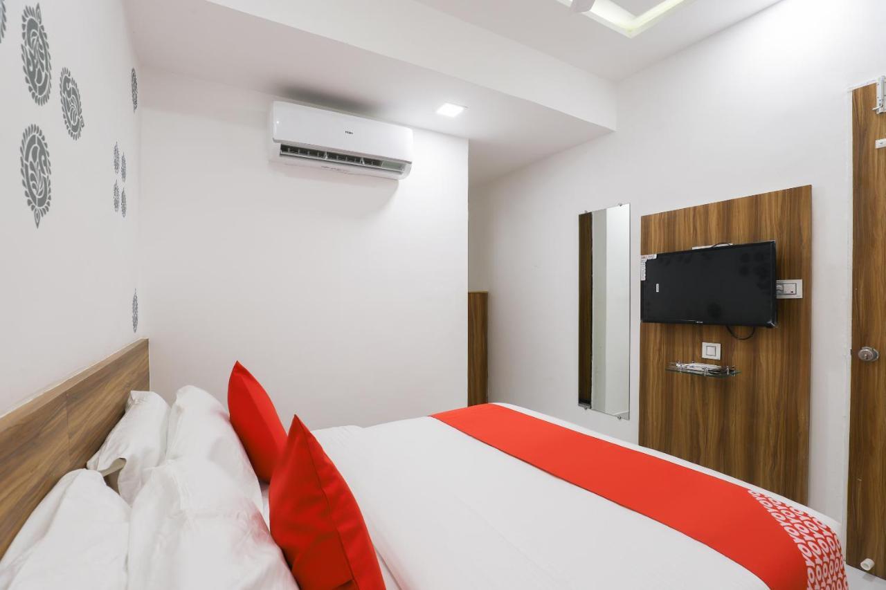 Hotel Oyo 49805 The Midway Sky Gandhinagar Exterior foto