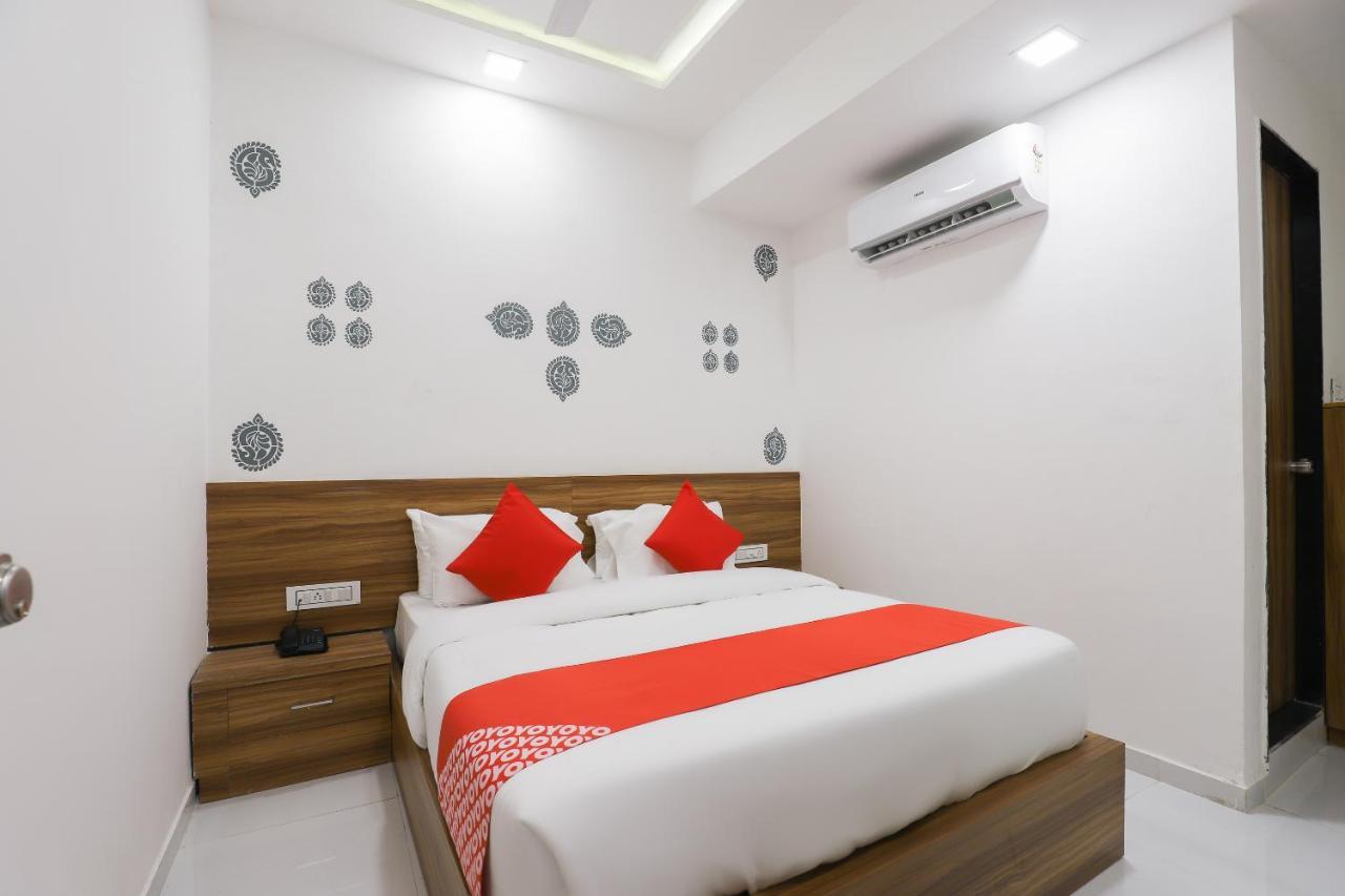Hotel Oyo 49805 The Midway Sky Gandhinagar Exterior foto