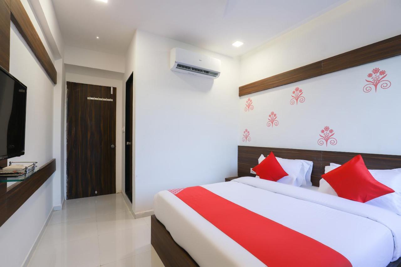 Hotel Oyo 49805 The Midway Sky Gandhinagar Exterior foto